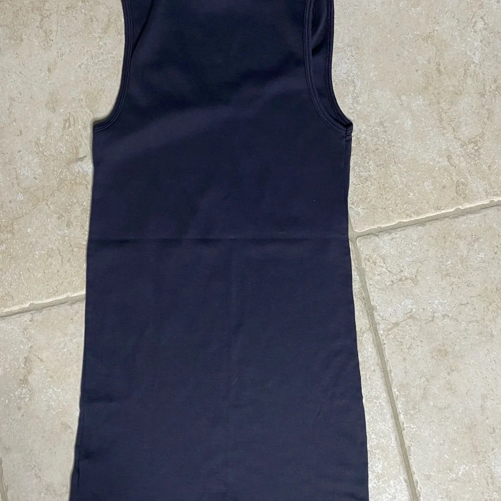 Michael Stars women’s boyfriend tank - Picture 2 of 4